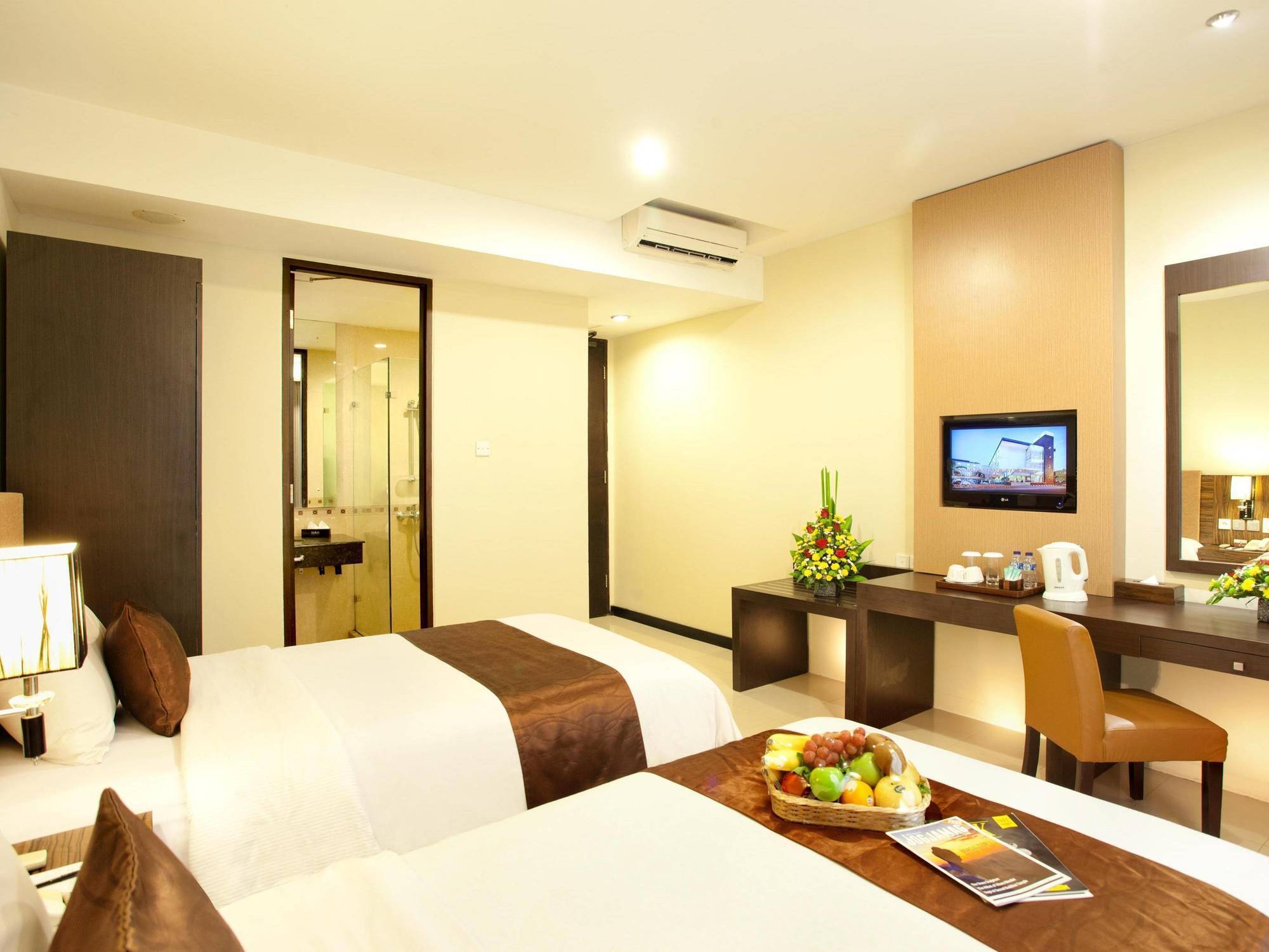 Hotel Regantris Malioboro à Yogyakarta Extérieur photo