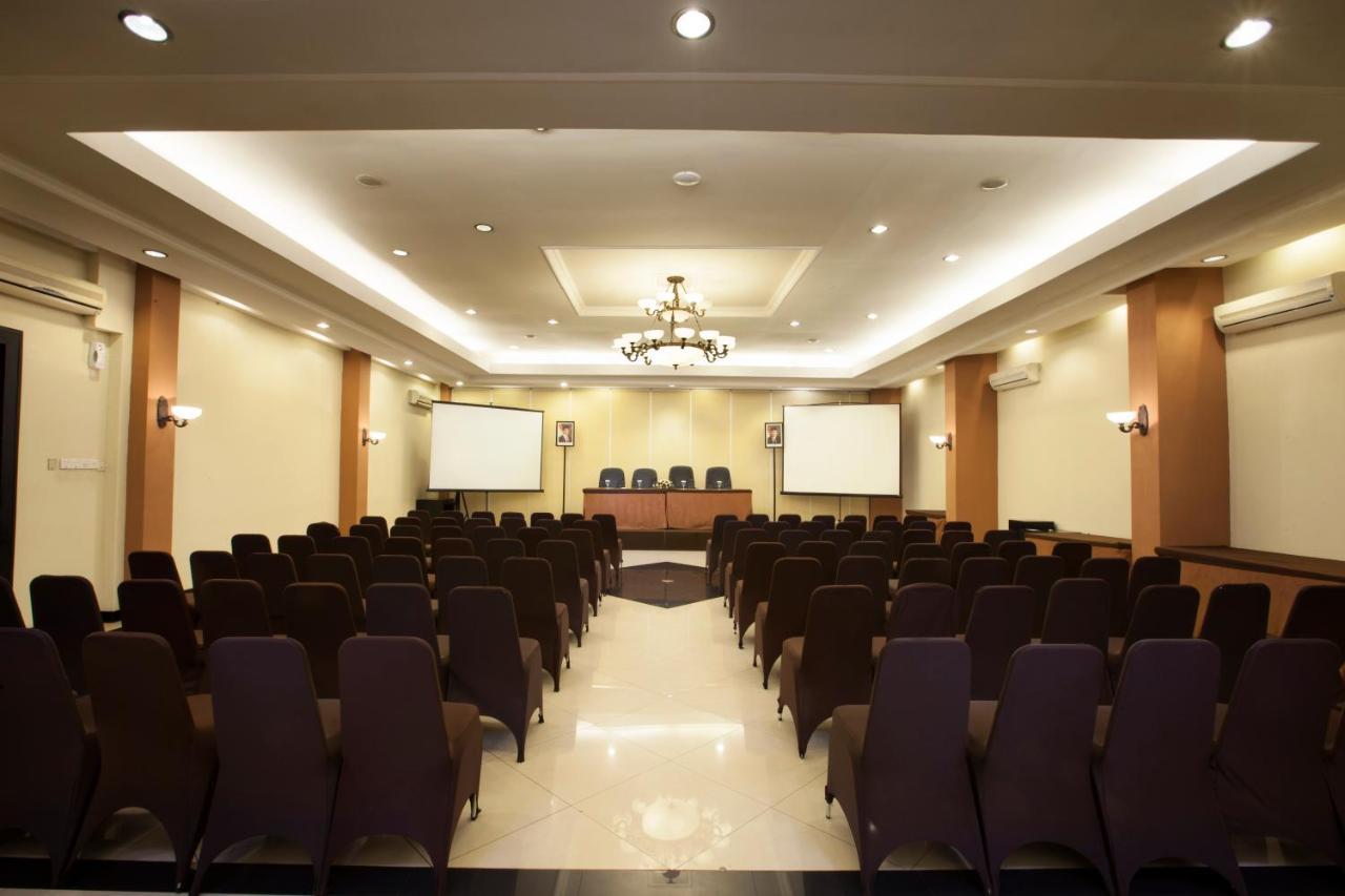 Hotel Regantris Malioboro à Yogyakarta Extérieur photo